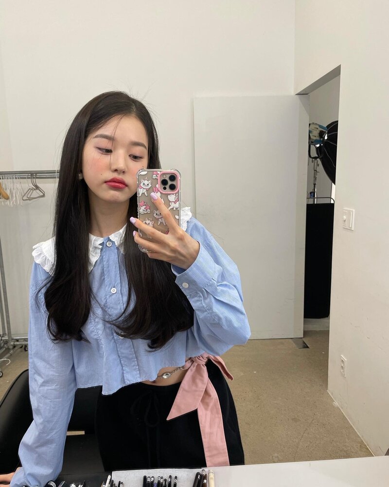 210718 Wonyoung Instagram Update documents 6