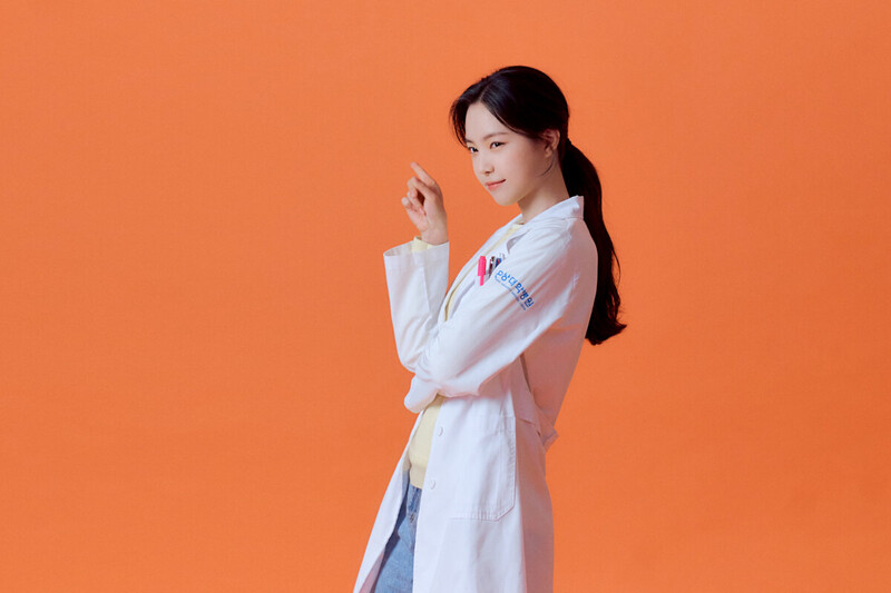 220102 YG Stage Naver Post - Naeun - 'Ghost Doctor' Behind documents 3