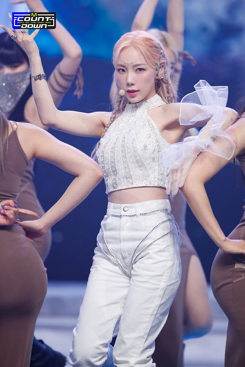 220217 Taeyeon - 'INVU' at M Countdown documents 16