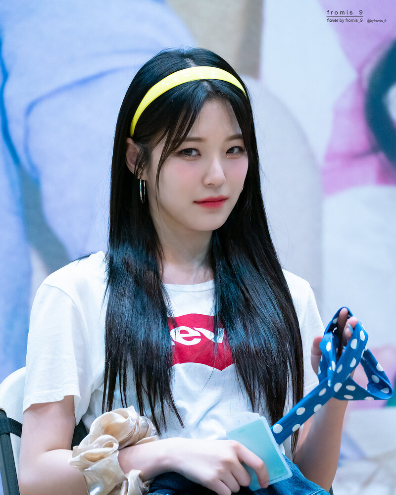 220724 fromis_9 Jiheon documents 5