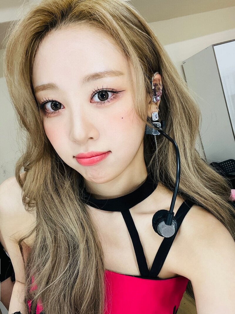 220921 LOONA Twitter Update - Yves documents 8
