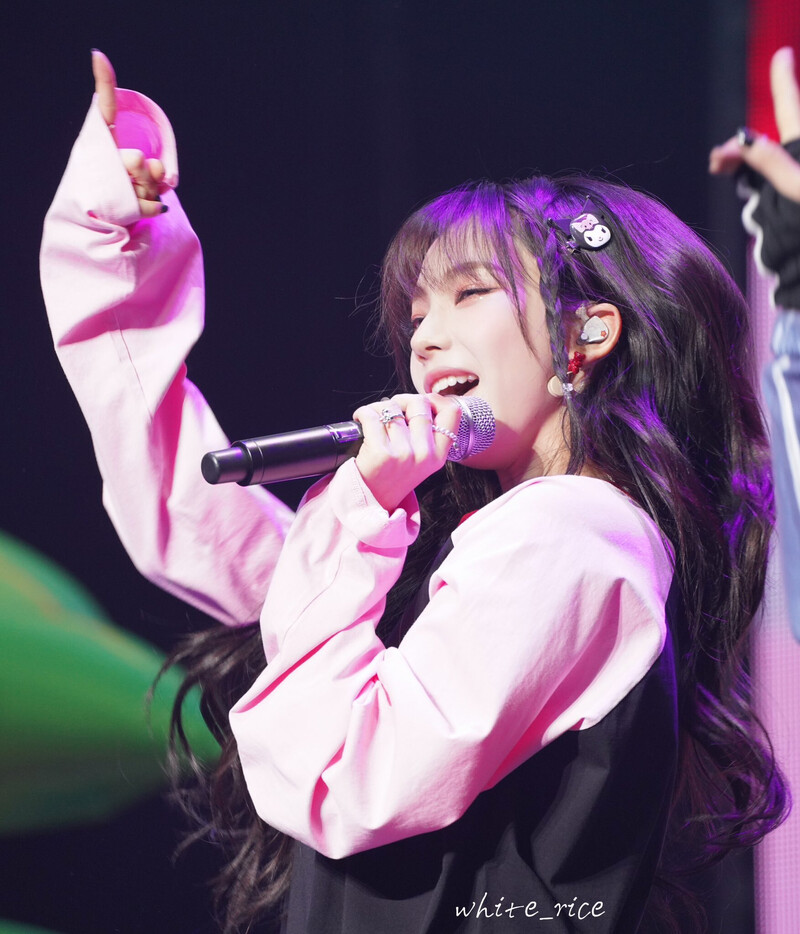 230226 aespa Karina - 1st Concert 'SYNK : HYPER LINE' at Seoul Day 2 documents 3