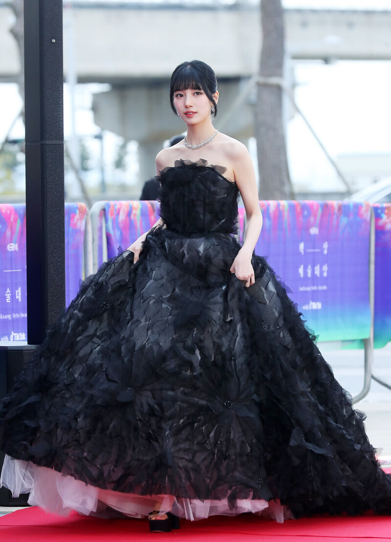 230428 Bae Suzy - 59th Baeksang Arts Awards Red Carpet documents 1