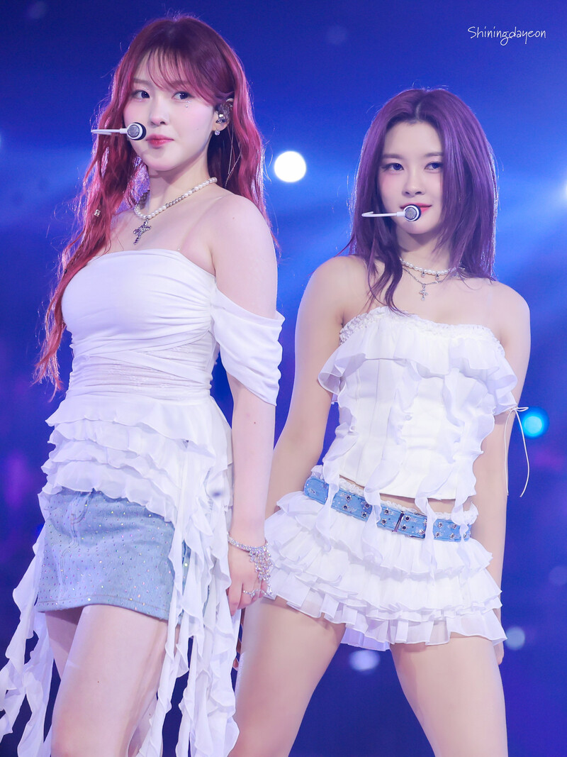 240602 Kep1er Chaehyun & Dayeon - KWave Festival documents 3