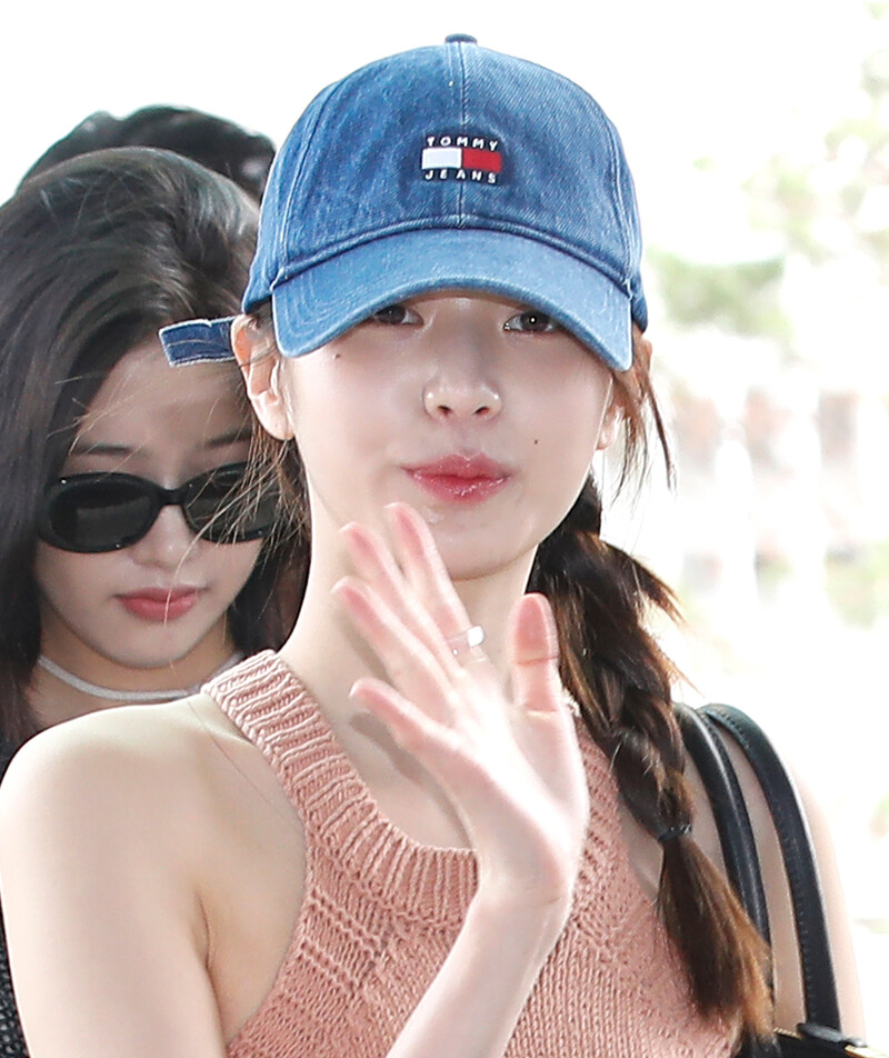 240801 IVE Wonyoung at Incheon International Airport documents 1