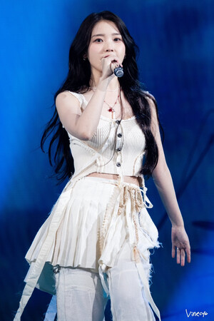 240407 IU - ‘H.E.R.’ World Tour in Taipei Day 2