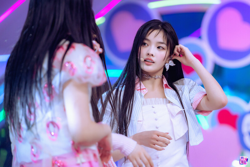 240331 ILLIT Iroha - ‘Magnetic’ at Inkigayo documents 4