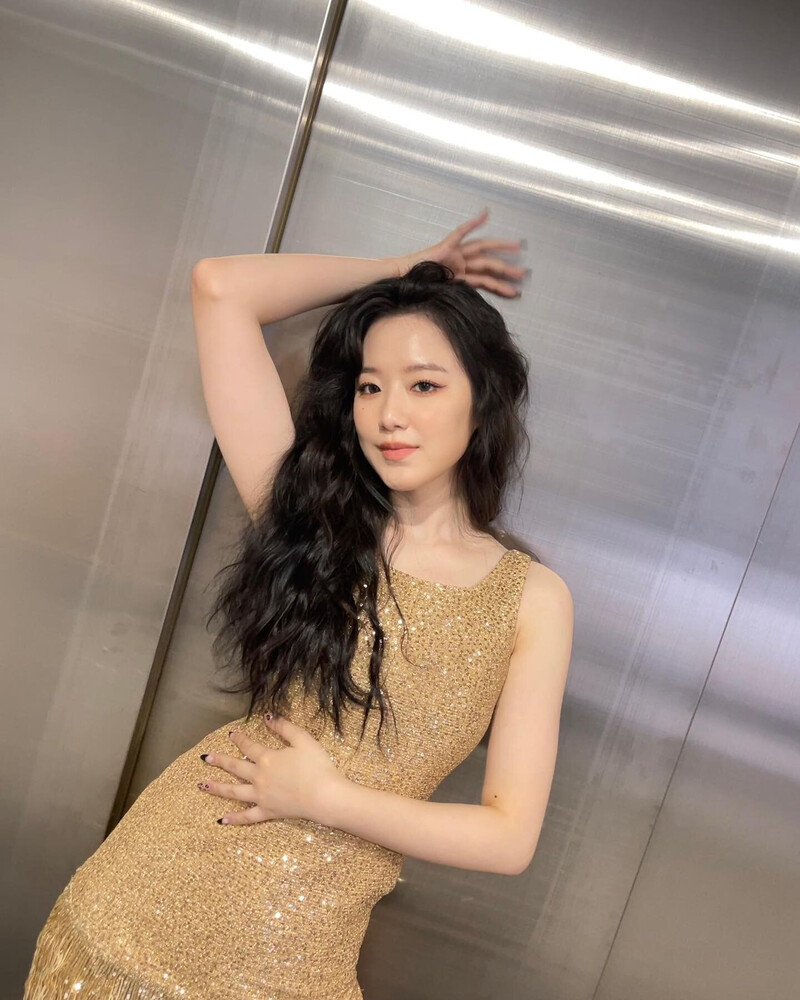 220407 (G)I-DLE Shuhua Instagram Update documents 1