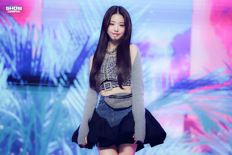 220413 IVE - 'LOVE DIVE' at Inkigayo documents 4