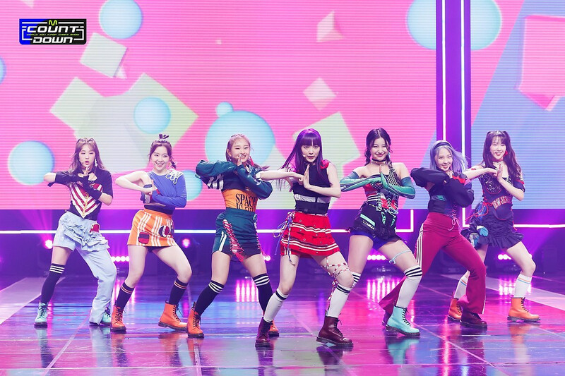 220428 ICHILLIN' - 'PLAY HIDE AND SEEK' at M COUNTDOWN documents 2