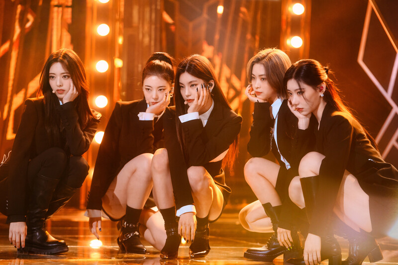 221204 ITZY - 'Cheshire' at Inkigayo documents 1