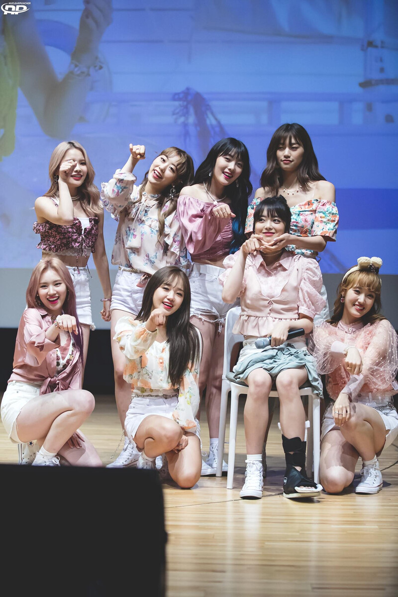 190824 Weki Meki at 'WEEK END LOL' Hongdae Fansign documents 2