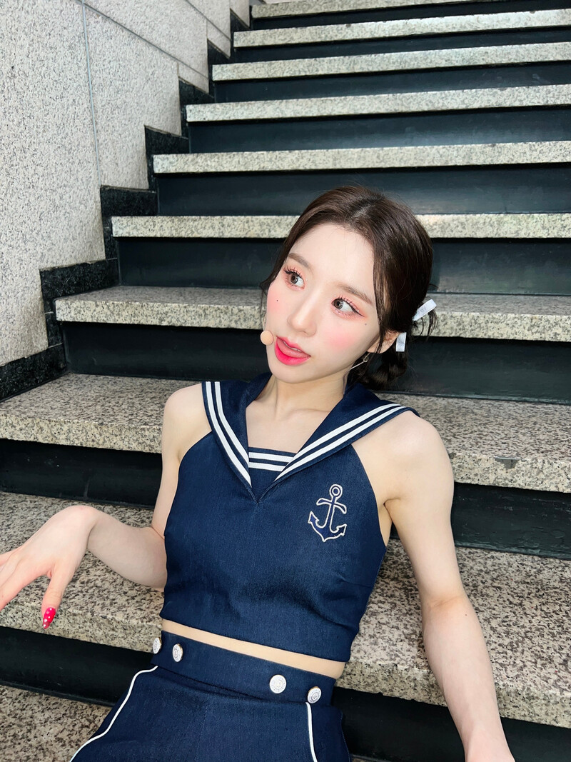 220703 LOONA Twitter Update - Heejin documents 4