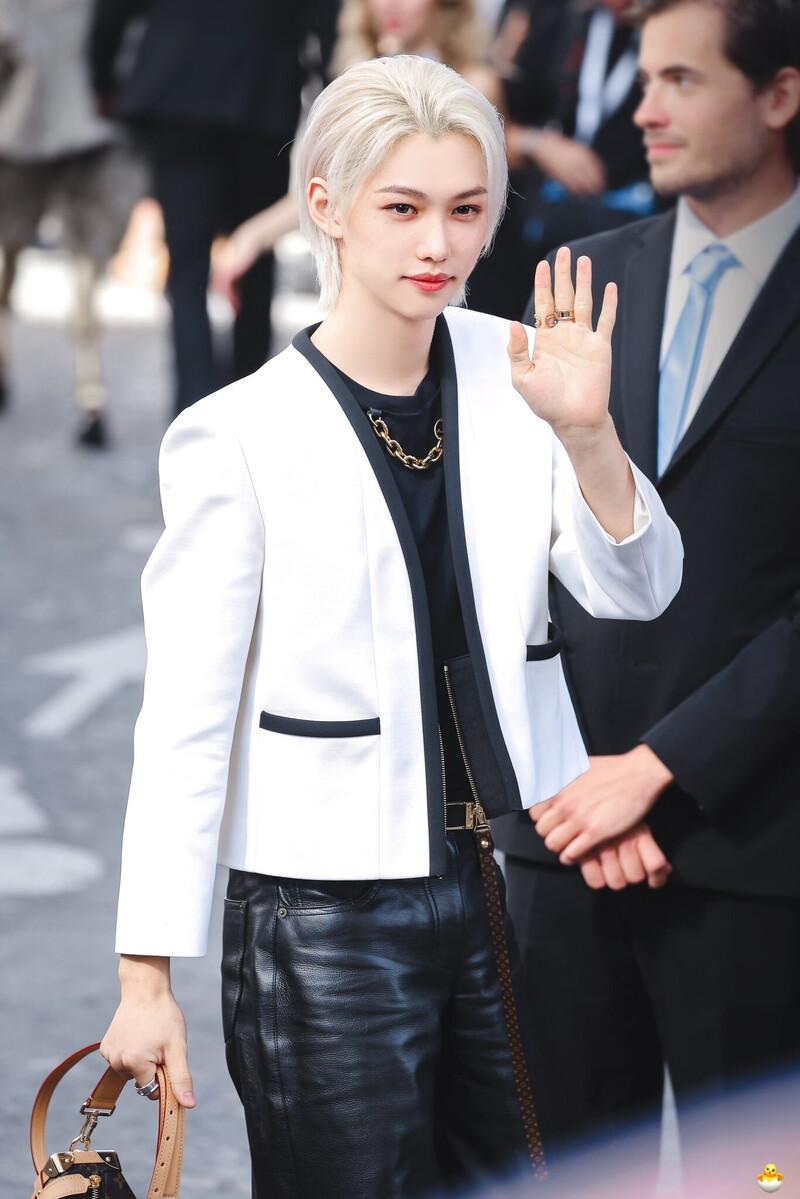 231002 Stray Kids Felix at the Louis Vuitton Spring-Summer 2024 Show PFW23 documents 3