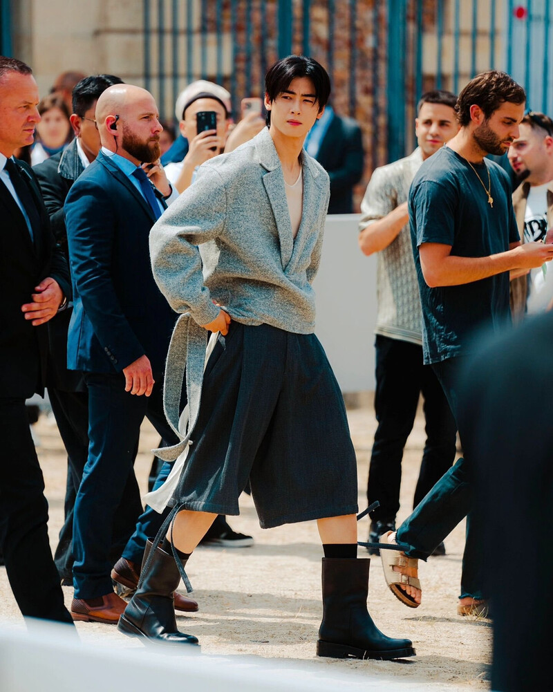 230623 ASTRO Cha Eunwoo at DIOR men's summer 24 Paris Fashion Week show documents 4