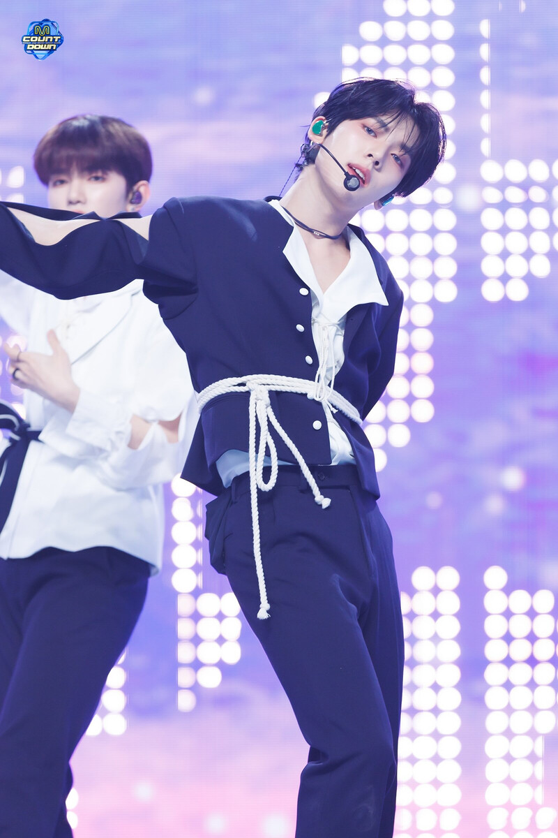 240425 ZEROBASEONE Yu Jin - 'SWEAT' at M Countdown documents 4