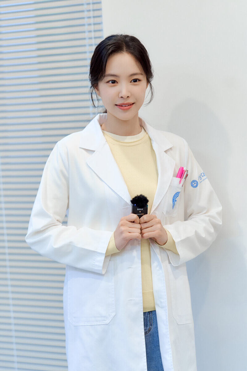 220102 YG Stage Naver Post - Naeun - 'Ghost Doctor' Behind documents 9