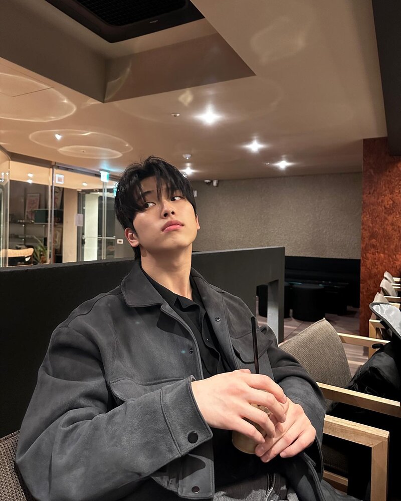 230518 Seunghwan Instagram update with Jianyu documents 4