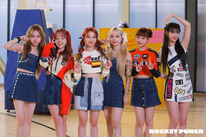 221010 Woollim Naver Post - Rocket Punch - 'Dokidoki LOVE' Behind