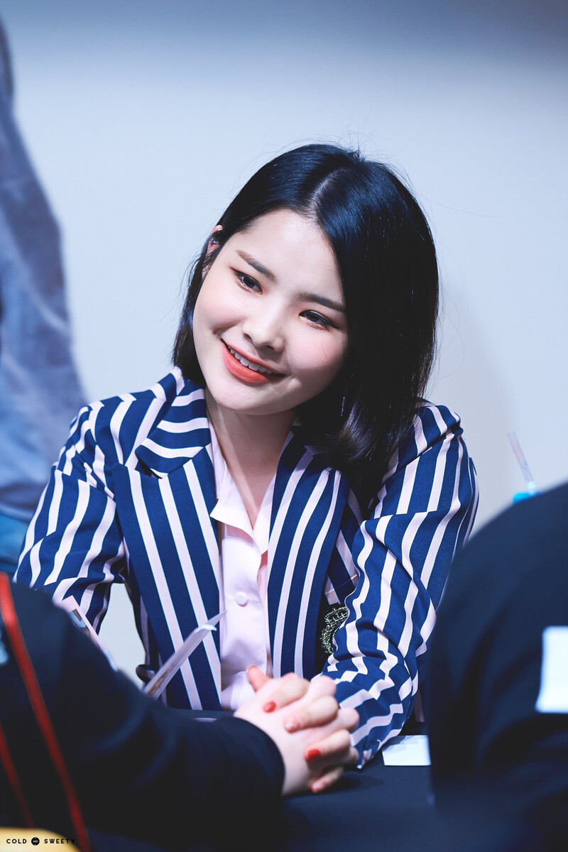 180401 Weki Meki Rina at Songpa 'Lucky' Fansign documents 2