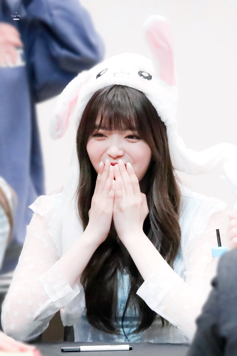 180415 Weki Meki Suyeon at Bundang 'Lucky' Fansign documents 4