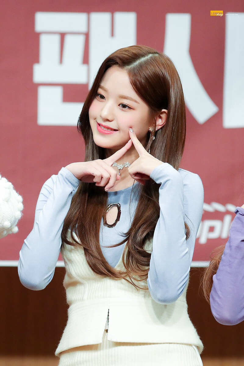 181117 IZ*ONE Wonyoung at Fansign documents 1