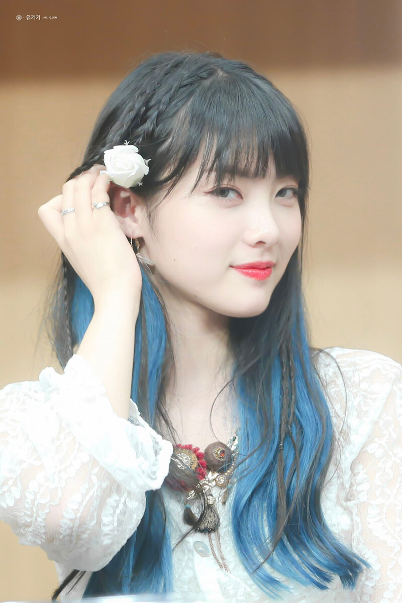 190818 Weki Meki Lucy at Gimpo 'WEEK END LOL' Fansign documents 2