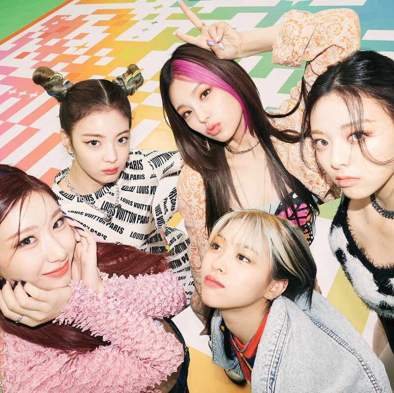 210927 ITZY Instagram Update - 'SWIPE' MV Photos documents 5