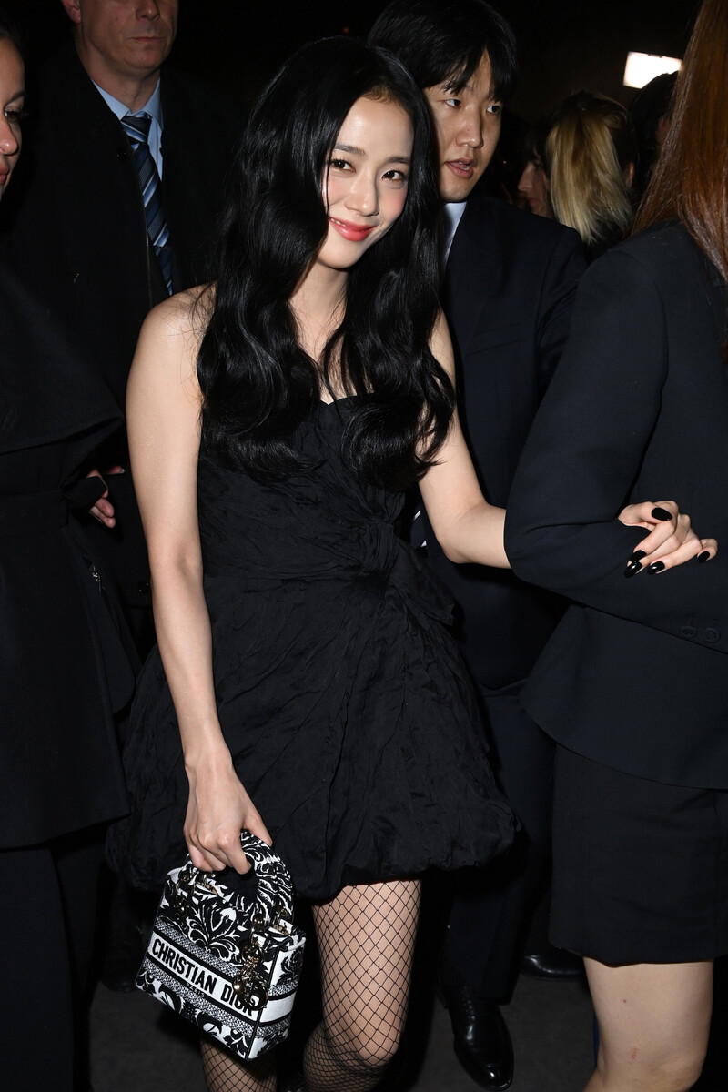 220927 BLACKPINK Jisoo at DIOR SS23 Show in Paris documents 3