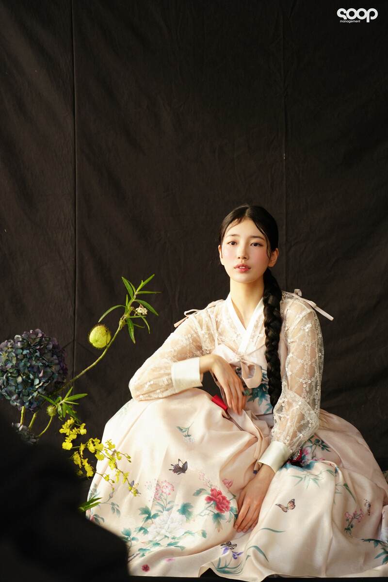 240108 SOOP Naver Post - Suzy - Elle Korea January Issue Photoshoot Behind documents 2