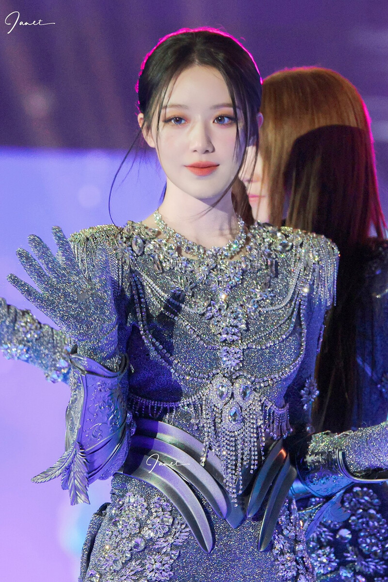 250104 (G)I-DLE Shuhua - at Golden Disc Awards 2025 documents 1