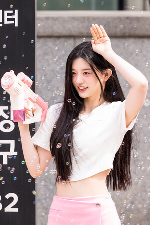 240406 ILLIT's Minju at MBC Show! Music Core Mini Fanmeeting