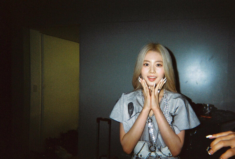 220712 XG Weverse Update - XG "MASCARA" Photoshoot | Behind Photo (film Ver.) documents 1