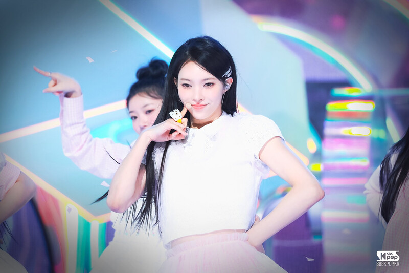 240331 ILLIT Yunah - ‘Magnetic’ at Inkigayo documents 4