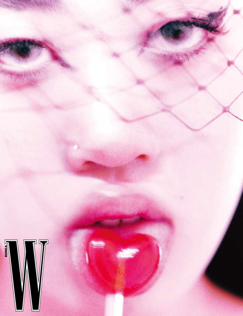 DeVita for W Korea February Issue 2022 documents 2