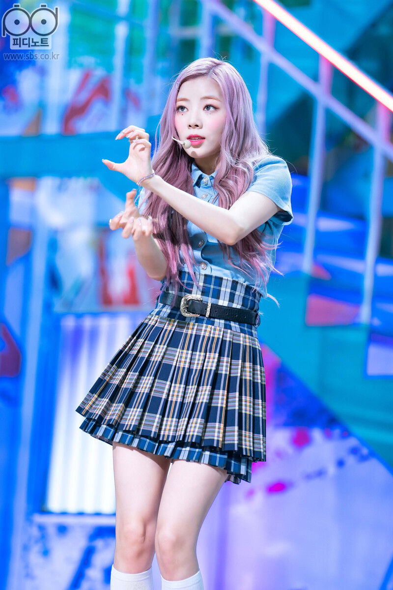 210912 PURPLE KISS - "Zombie" at Inkigayo documents 13