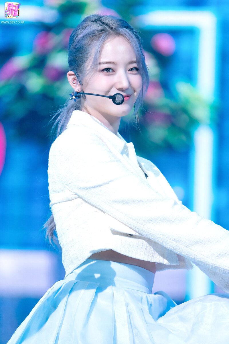 210919 fromis_9 - 'Talk & Talk' at Inkigayo documents 21