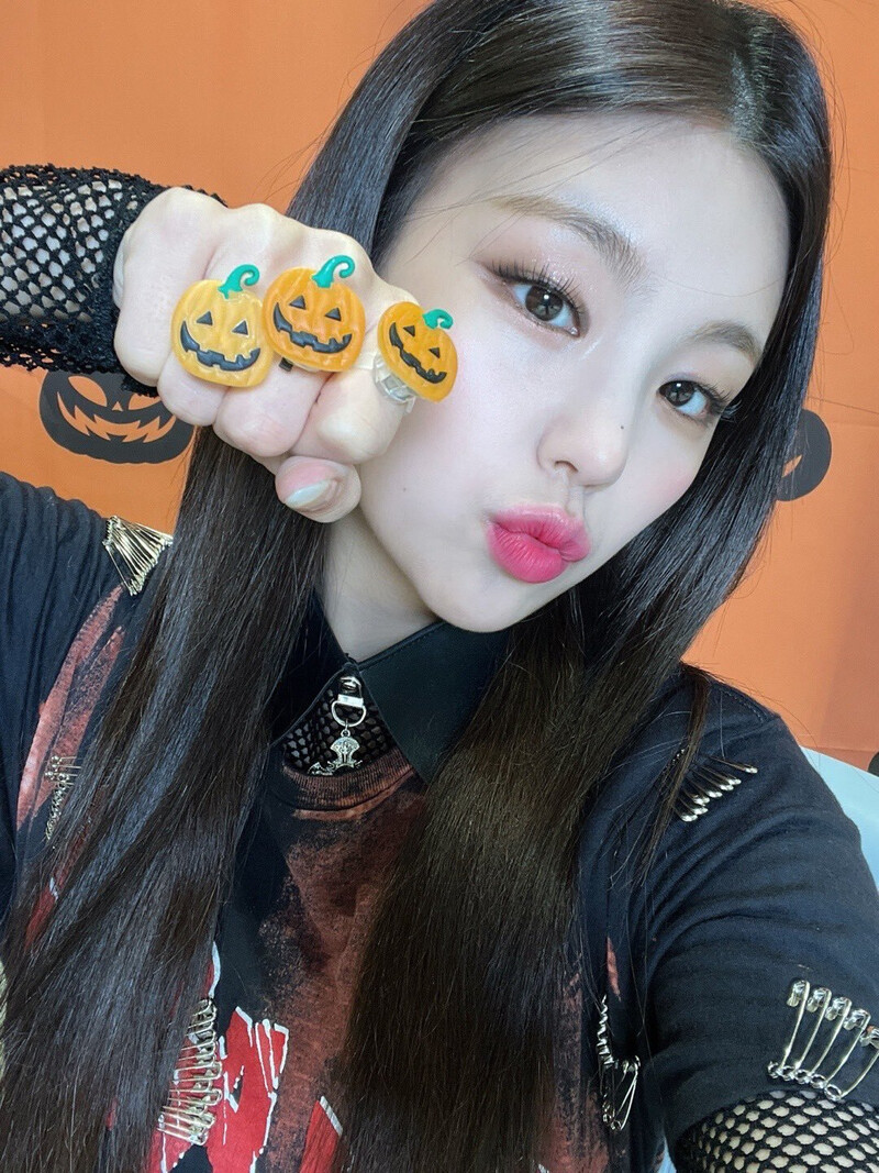 211031 ITZY SNS Update documents 9