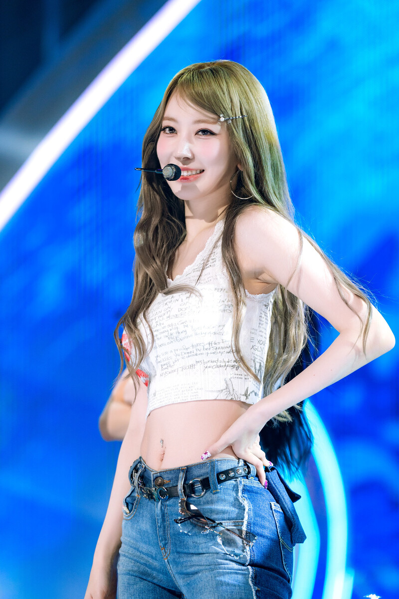 240901 LE SSERAFIM Sakura - 'Crazy' + '1-800-hot-n-fun' at Inkigayo documents 4