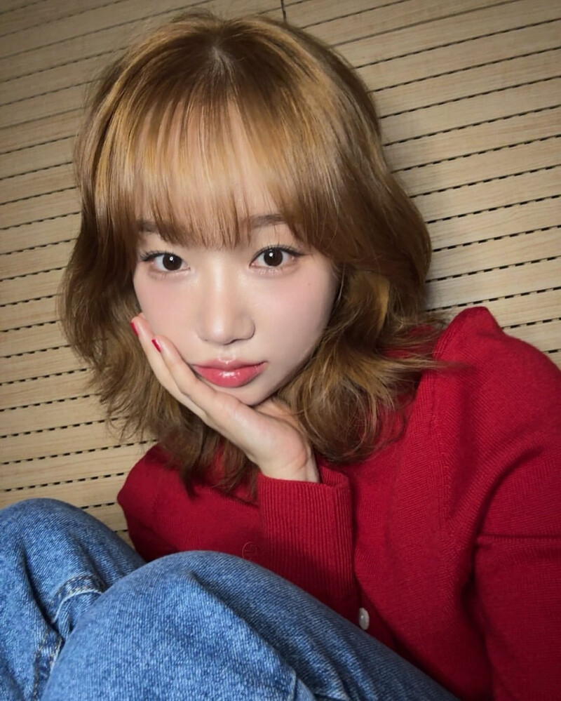 241225 Yoojung Instagram update documents 5