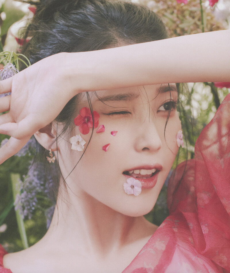 IU 2023 Season's Greetings (Scans) documents 10