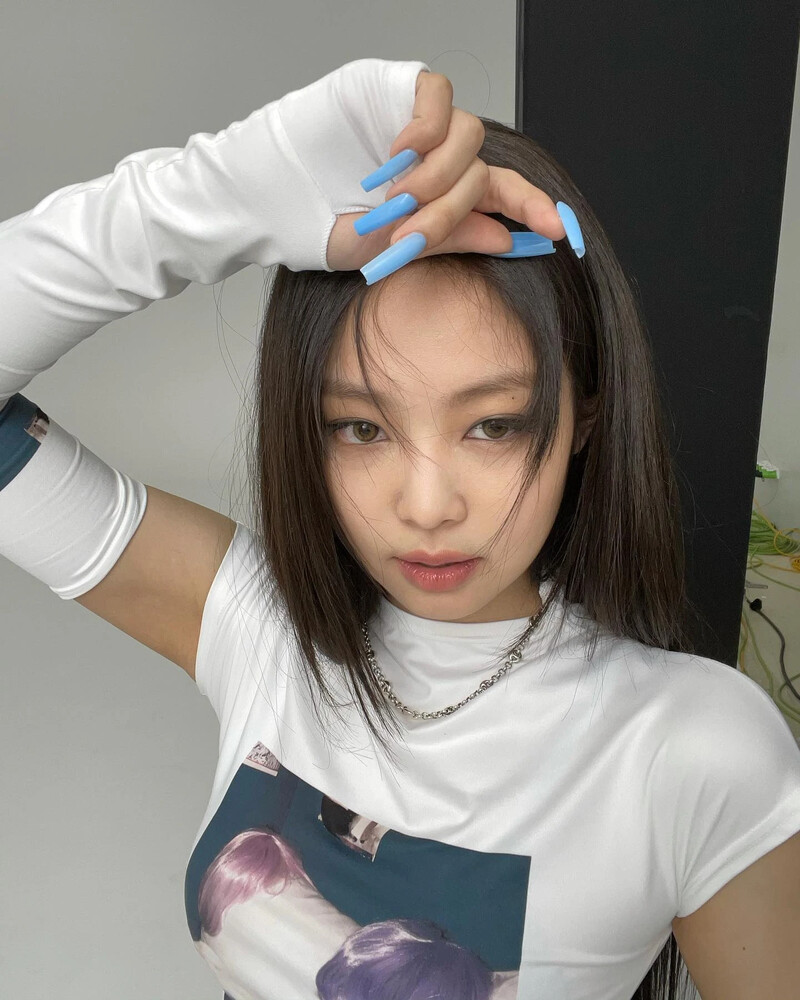 210428 - JENNIE Instagram Update documents 1