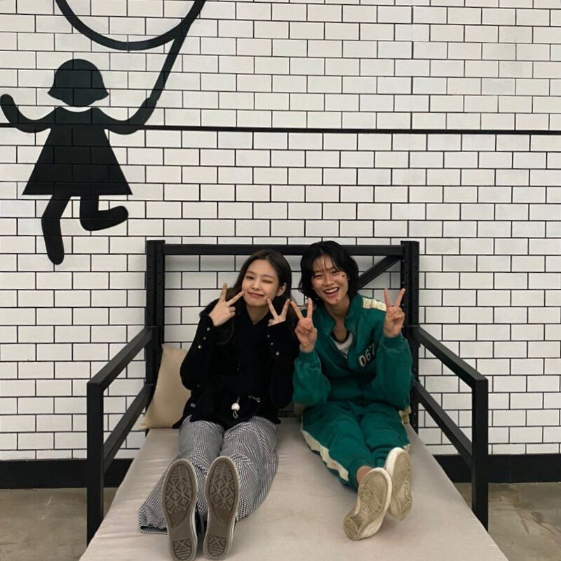 210927 hoooooyeony Instagram Update with JENNIE documents 1