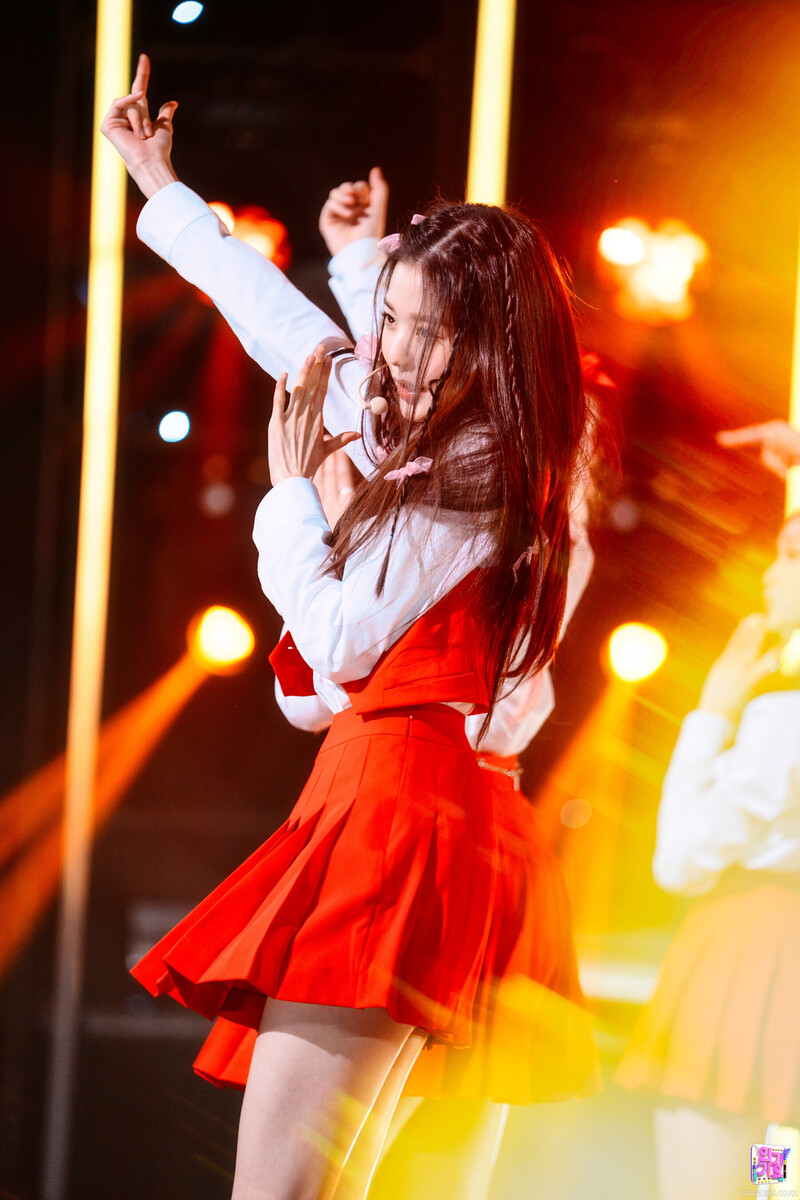 220501 IVE Wonyoung - 'LOVE DIVE' at Inkigayo documents 5