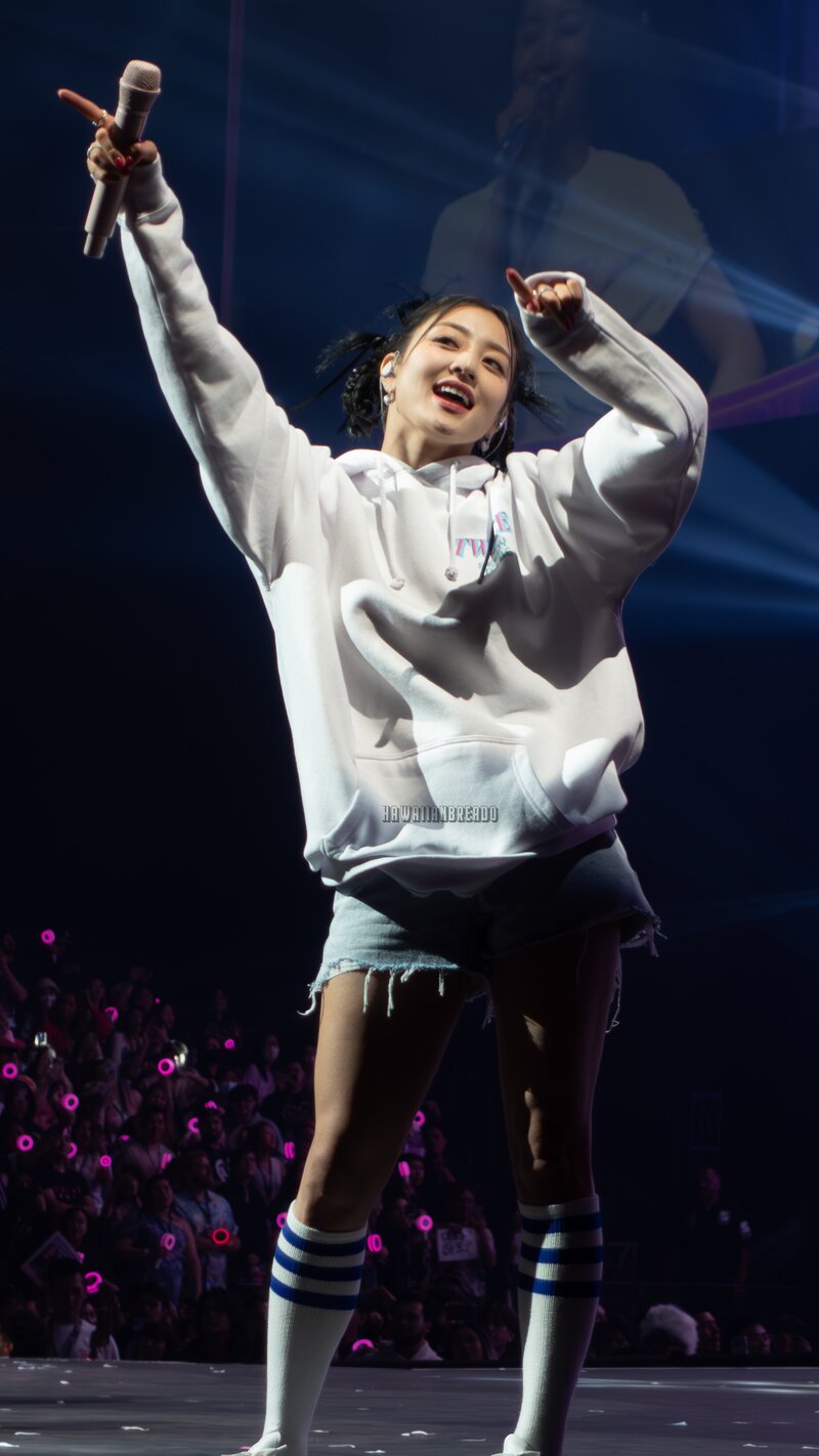 230613 TWICE Jihyo - ‘READY TO BE’ World Tour in Oakland Day 2 documents 2
