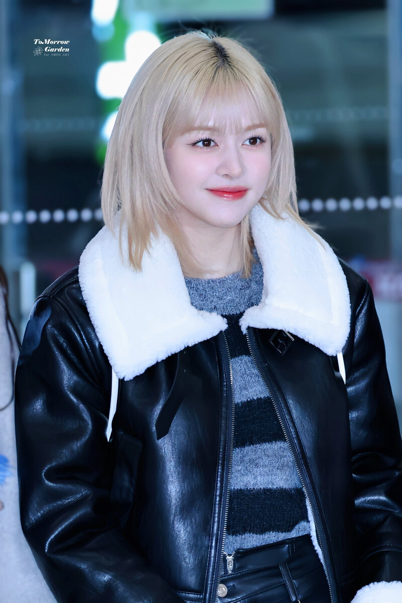 231208 NMIXX Lily at Gimpo International Airport documents 8