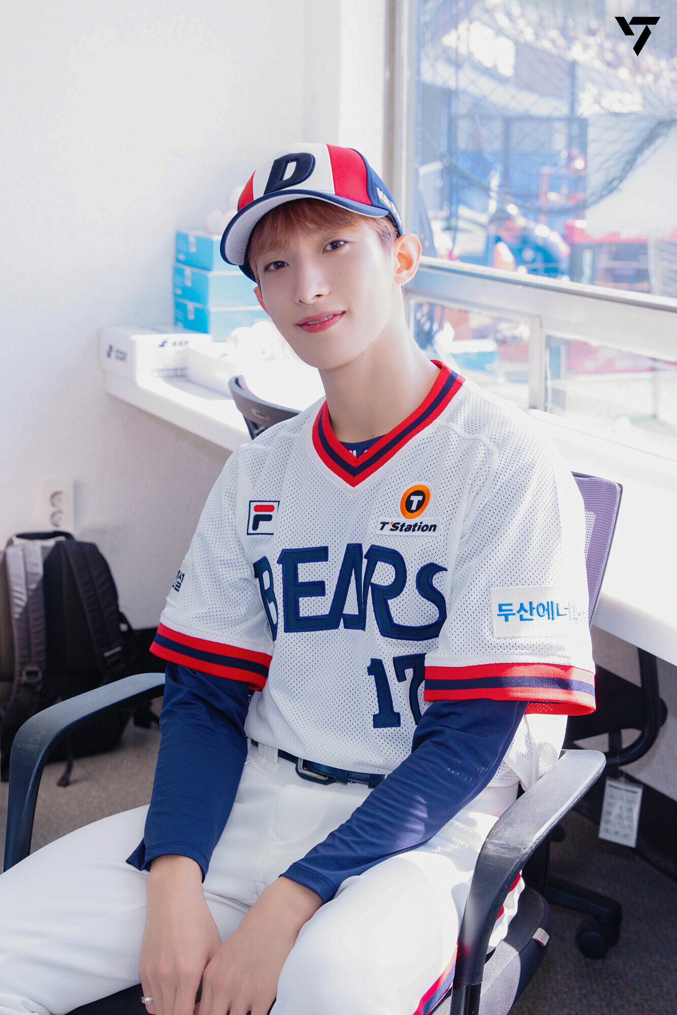 230519 SEVENTEEN Weverse Update - DK First Pitch for Doosan Bears Behind  Sketch