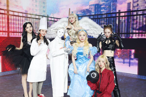 211124 Dreamcatcher Naver Post - "HALLOWEEN MIDNIGHT CIRCUS" Behind