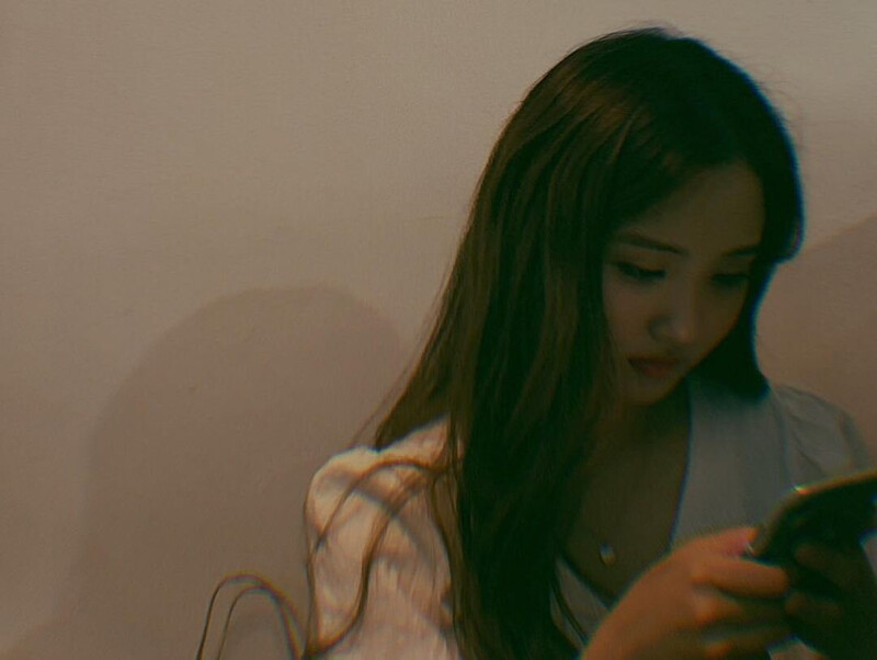 200420 Somi Instagram Update (A Train to Autumn) documents 2