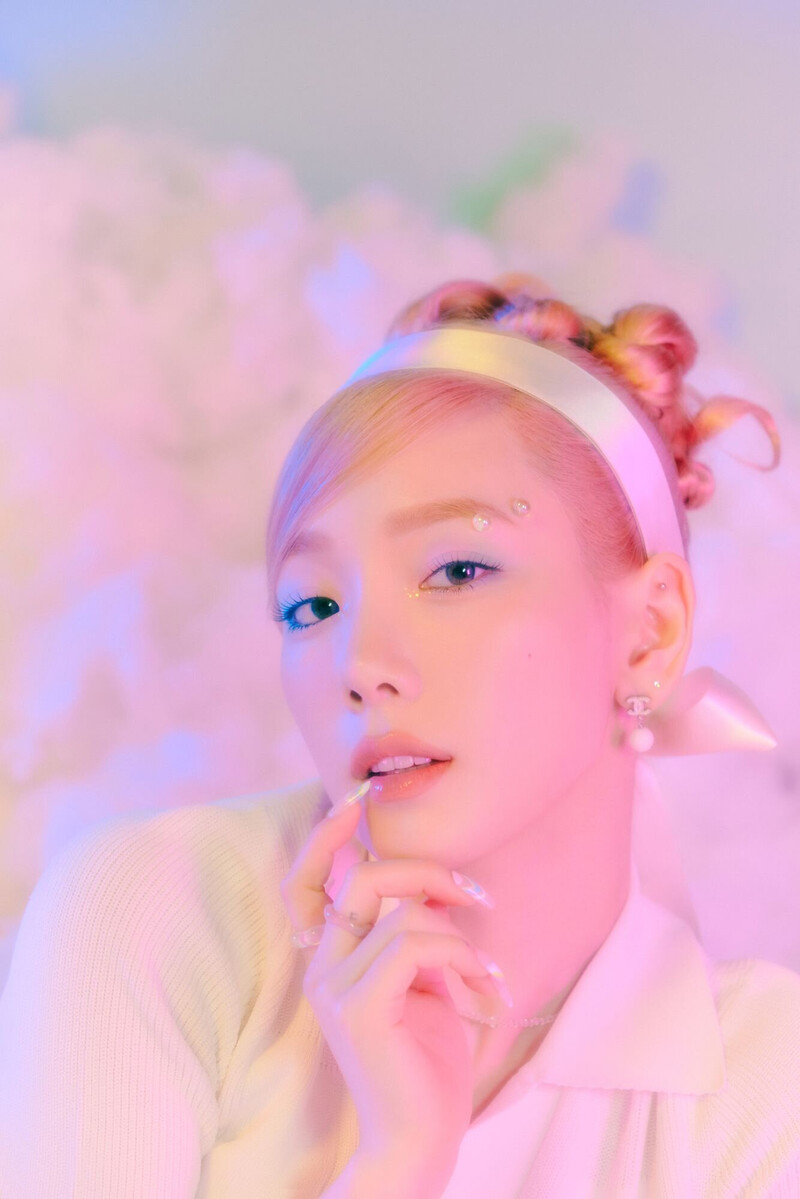 210706 TAEYEON 'Weekend' MV Shooting Behind by Melon documents 10